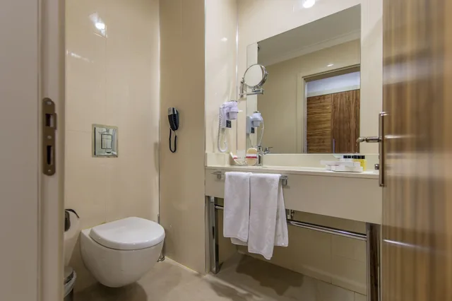 جناح جونيور بسرير كوين وسريرين منفصلين، Ramada by Wyndham Cappadocia 6/7