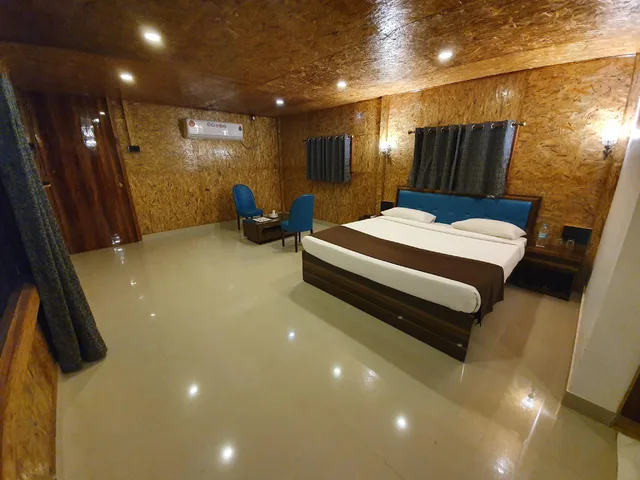 كوخ عائلي، Whispering Woods Resort-Lonavala 1/1