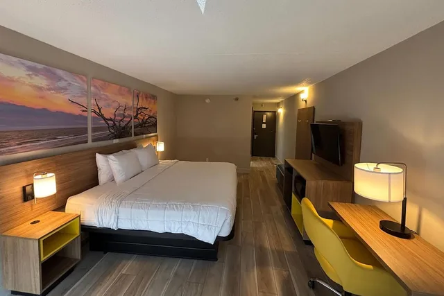 غرفة بسرير كينج، Days Hotel by Wyndham Williamsburg I-64 1/10