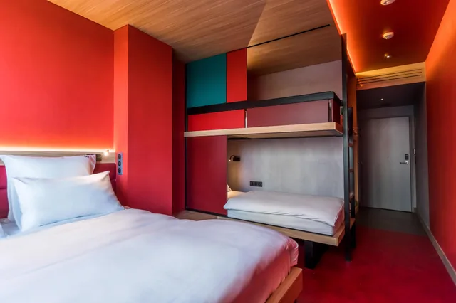 غرفة قياسية رباعية، Yooma Urban Lodge Paris Tour Eiffel 1/3
