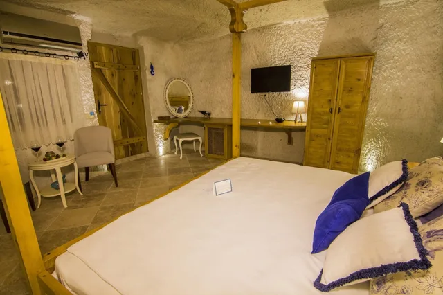 Cave, Garden, Spa, Suite، Azure Cave Suites 1/5