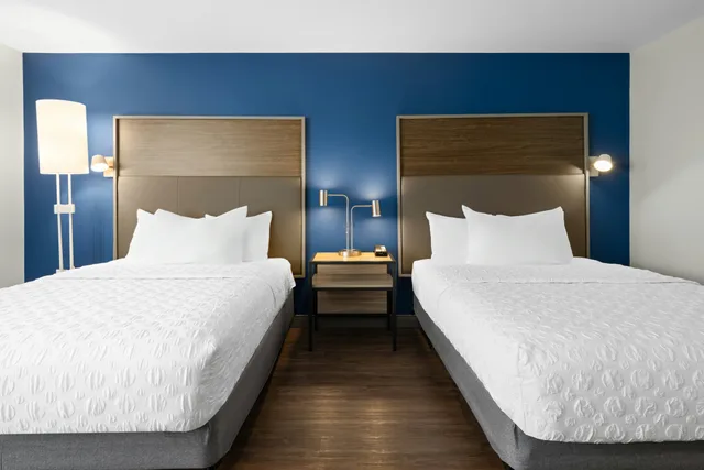 غرفة بسريرين كوين لذوي الإعاقة، Tru by Hilton Wisconsin Dells 2/4