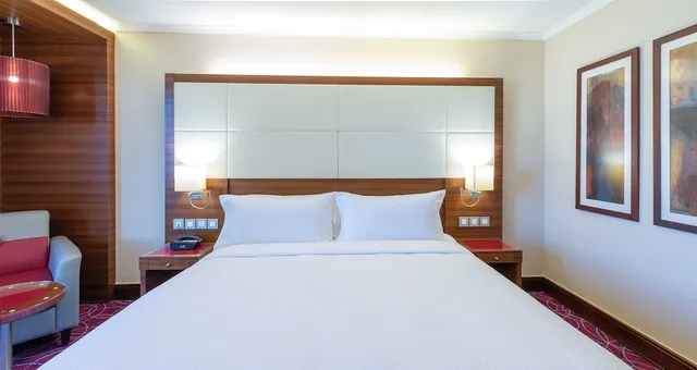 Family, King Bed, Crowne Plaza Hotel Amman 2/8