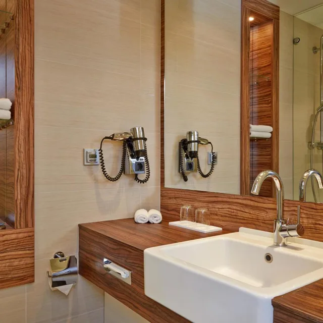 غرفة قياسية بسرير مزدوج، H+ HOTEL LUBECK 8/8