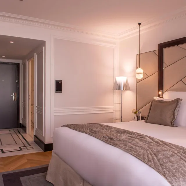 غرفة بريستيج بشرفة، L Hotel du Collectionneur Paris 2/3