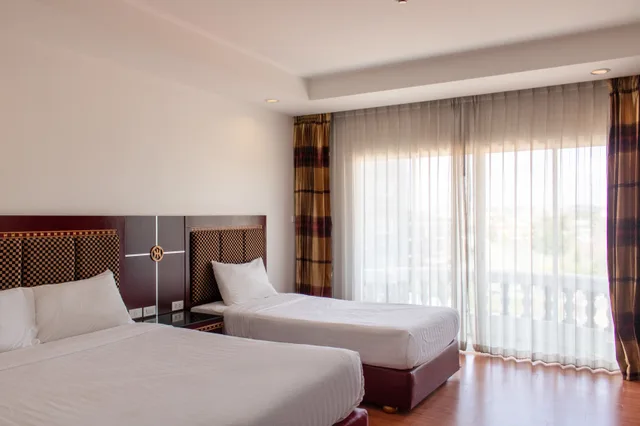 غرفة سوبيريور بسريرين منفصلين بإطلالة على المدينة، Jomtien Hisotel 5/9