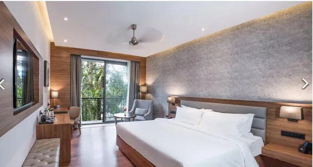 غرفة فاخرة بإطلالة على البحيرة بشرفة، The Rosefinch Sarovar Portico 2/6