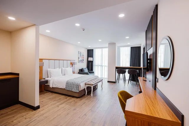 غرفة عائلية بسرير كينج وسرير كوين، Best Western Plus Batumi 3/7