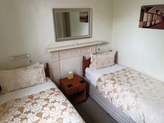 غرفة بسريرين منفصلين، The Wycliffe Guest House 2/5