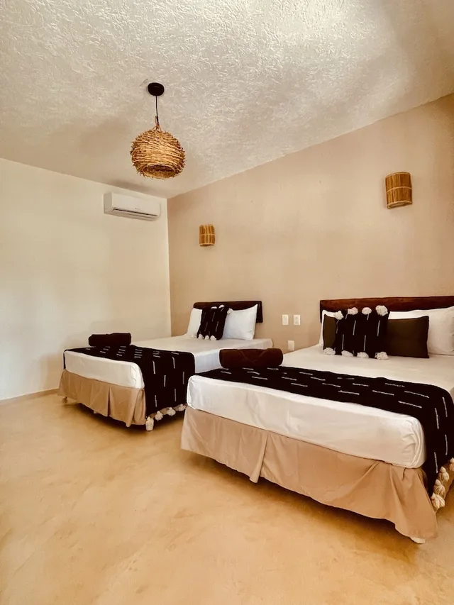 غرفة بسريرين منفصلين بإطلالة على الحديقة، Pavoreal Beach Resort 1/3