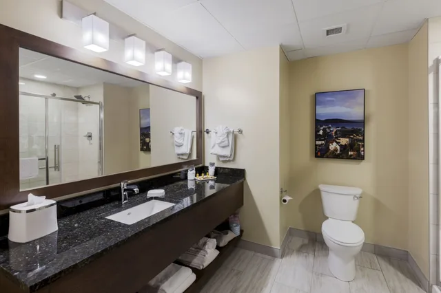 جناح بسرير كينج مع أريكة بمطبخ، Best Western Plus St. John s Airport Hotel and Suites 8/8