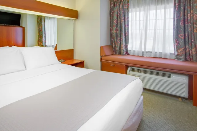 غرفة قياسية بسريرين كوين لذوي الإعاقة، Microtel Inn & Suites by Wyndham Hattiesburg 3/7
