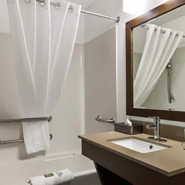 جناح بسريرين كوين مع أريكة، Country Inn and Suites By Radisson Hinesville GA 6/6