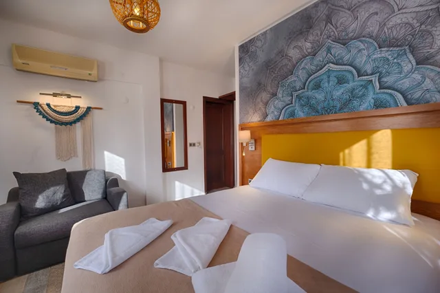 غرفة كومفورت بسرير كوين مع أريكة، Les Terrasses Selimiye Hotel 4/10