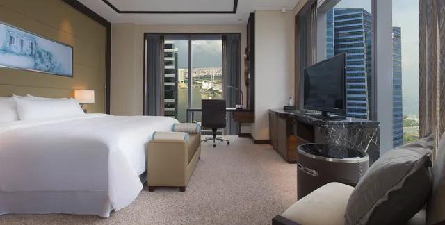 غرفة كبيرة بسرير كينج، The Westin Singapore 4/5