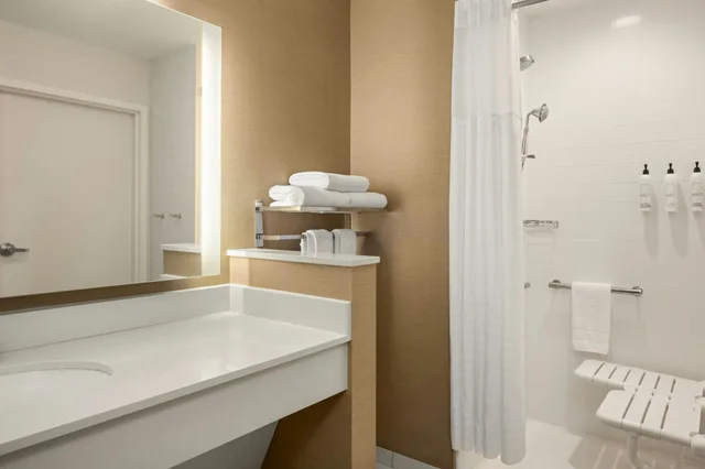 غرفة، Fairfield Inn Suites La Crosse Downtown 4/4