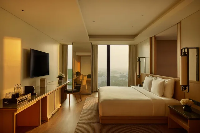 جناح جونيور، Hotel Tentrem Jakarta 4/6