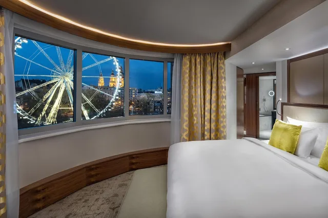 جناح تنفيذي بسرير كينج، Kempinski Hotel Corvinus Budapest 2/10