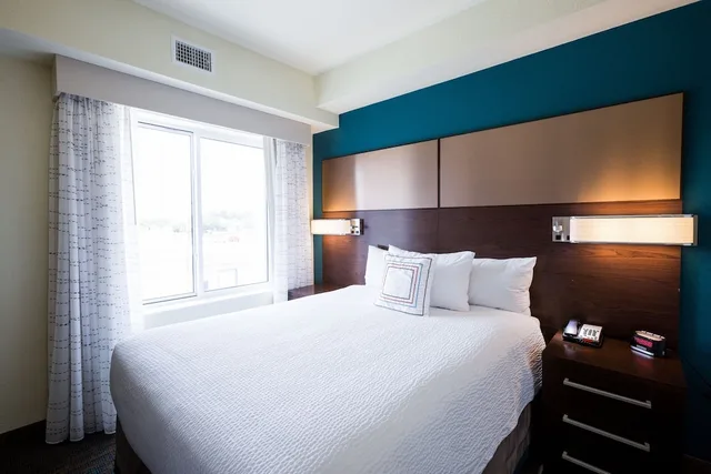 جناح بسرير كينج بغرفة نوم واحدة مع أريكة، Residence Inn By Marriott Oklahoma City Northwest 1/3