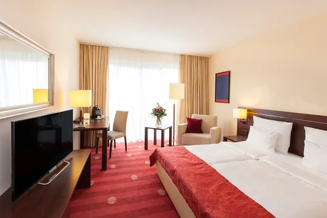 غرفة سوبيريور بسرير مزدوج أو سريرين منفصلين، Hotel Vier Jahreszeiten Starnberg 1/3