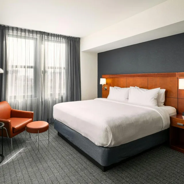 غرفة مفردة بحوض استحمام لذوي الإعاقة، Courtyard by Marriott St. Petersburg Downtown 2/6