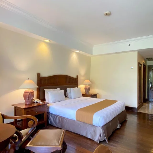 غرفة ديلوكس بسرير كينج، Lorin Solo Hotel Ex Lorin Business Resort Spa Solo 3/6