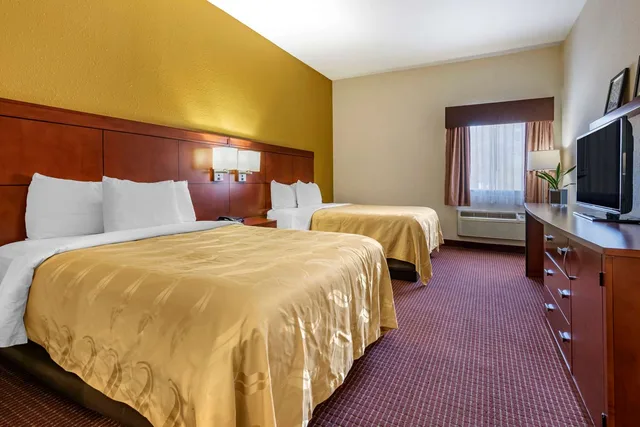 غرفة بسريرين مزدوجين، Quality Inn Zephyrhills-Dade City 1/2