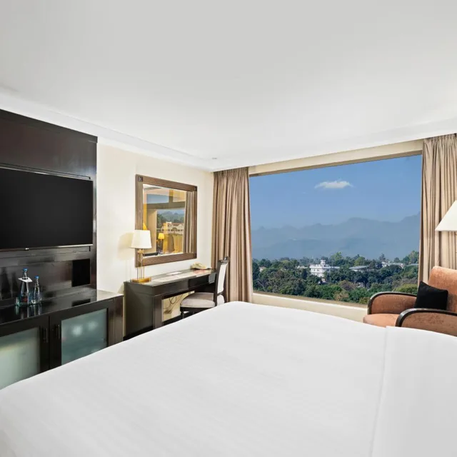 Guest Room, Deluxe, King Bed, ISLAMABAD MARRIOTT HOTEL 4/10