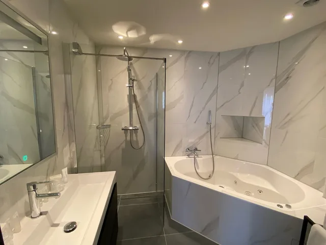 جناح بسرير كينج بجاكوزي، Alp de Veenen Hotel 3/4