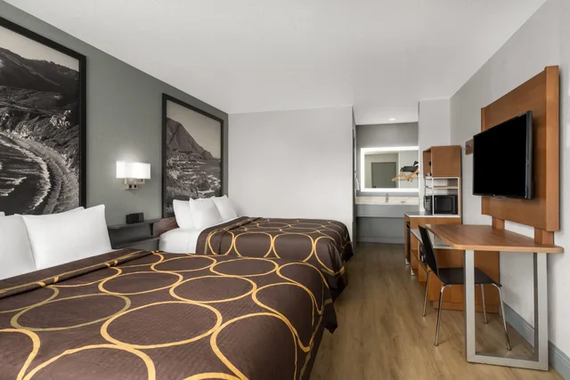 غرفة رباعية بسريرين كوين، Super 8 by Wyndham Fort Bragg 4/5