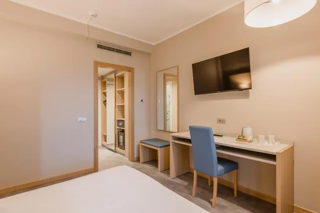 غرفة كلاسيكية ثلاثية بشرفة، Hotel Calabona 5/5
