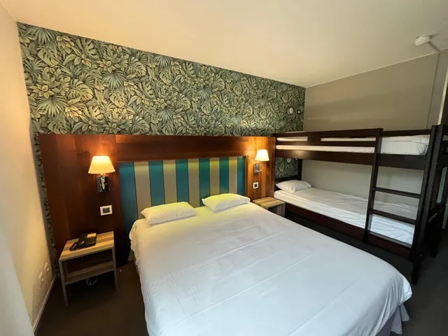 Room, Quadruple, Kyriad Grenoble Nord Le Fontanil 2/4
