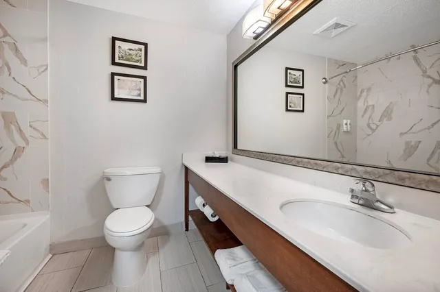 جناح بسرير كينج مع أريكة، Comfort Inn Goshen, IN 4/4