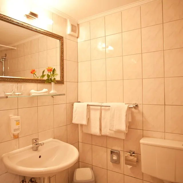 Room, Double Bed, Safestay Berlin (ex. Kult Hotel Auberge) 8/8