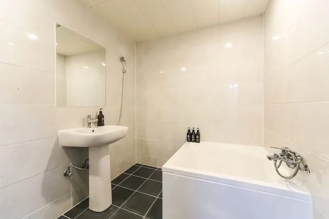 غرفة بريميوم عائلية بفراش فوتون وسريرين منفصلين، Busan View Hotel Busan Station 2/4