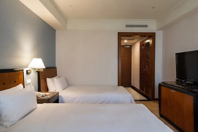 Elite, Twin Beds, National 2/10
