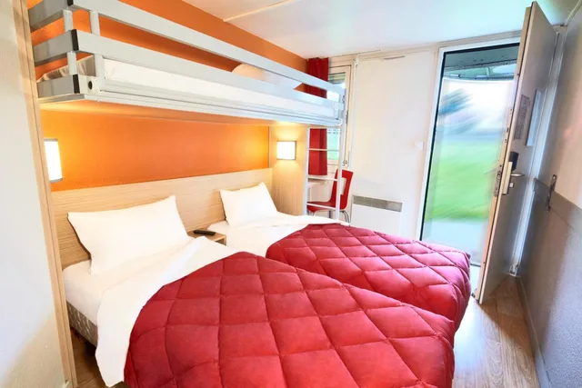 Room, Triple, Premiere Classe Toulouse Sud - Portet 1/5