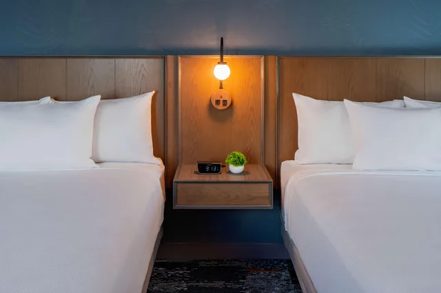 غرفة قياسية بسريرين كوين مع أريكة، Hyatt Place Tampa Downtown 2/2