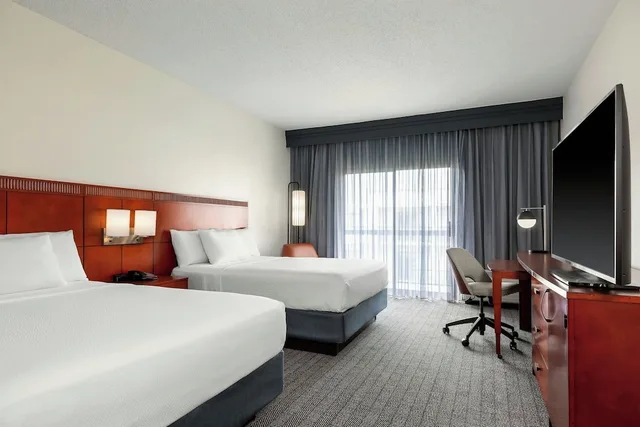 غرفة بسريرين مزدوجين لذوي الإعاقة، Courtyard Minneapolis-St. Paul Airport 3/6