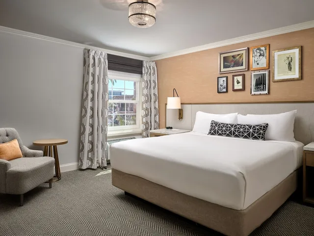 جناح كلاسيكي بسرير كينج بإطلالة على البحر، La Valencia Hotel 1/4