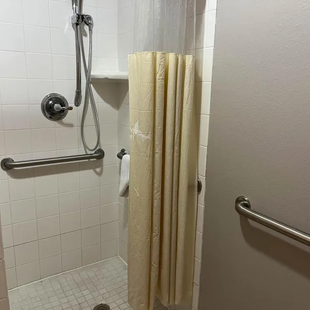1 King Bed - Mob Acc RI Shwr Nsmk Micfridg، Motel6 Junction, TX - Llano River 9/10