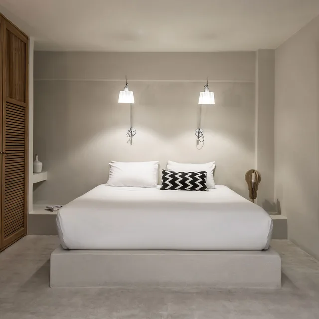 Interior, Royal, Caldera or Pool View, Plunge Pool، West East Suites - Adults Only 2/5