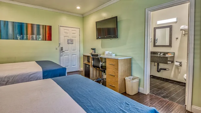 غرفة قياسية بسريرين كوين، Hollywood City Inn 1/6