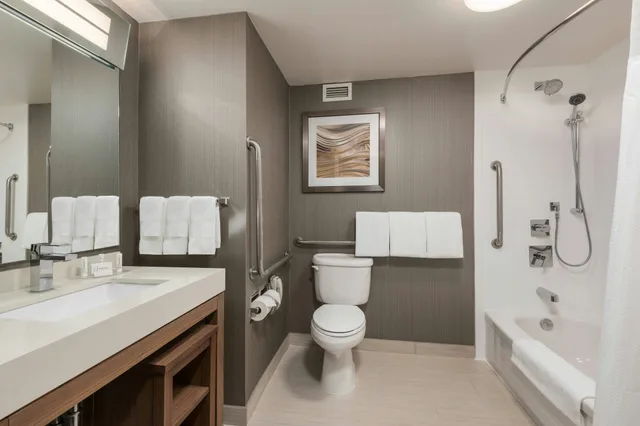 room, 2 queen beds, Courtyard By Marriott Toronto Vaughan 5/6