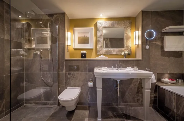 غرفة ديلوكس بسريرين مزدوجين، Dromoland Castle Hotel 1/1