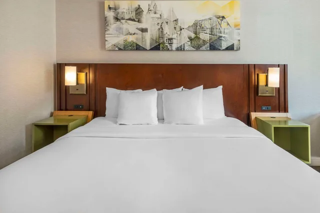 غرفة بسرير كوين لذوي الإعاقة، Comfort Inn Sault Ste Marie ON 1/3