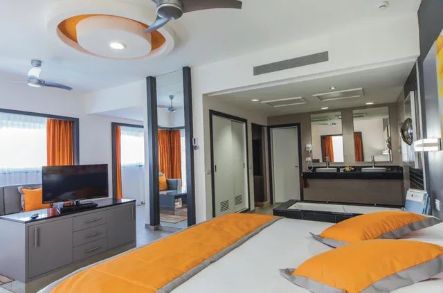 Suite, Queen Bed, Ocean View, Riu Cancun - Adults Only - All Inclusive 2/2