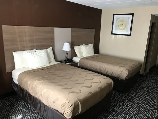 غرفة بسريرين مزدوجين للمدخنين، Quality Inn Near Pimlico Racetrack 1/3