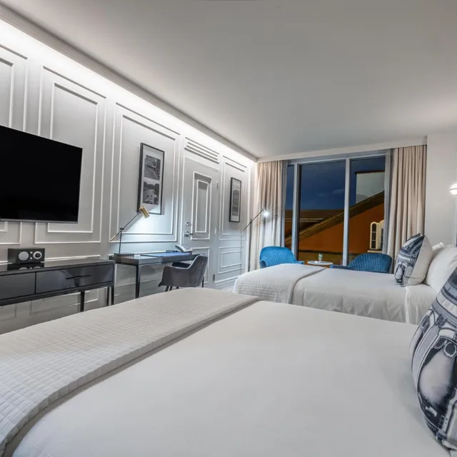 غرفة بسرير كينج وسريرين كوين، L Hotel Du Capitole 5/9