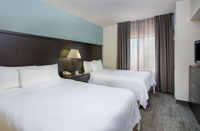 جناح بسريرين مزدوجين مع أريكة، Staybridge Suites Chattanooga Downtown Convention Center 1/1